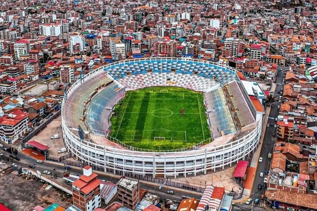 Estadio. Deportivo Garcilaso contra ADT Tarma
