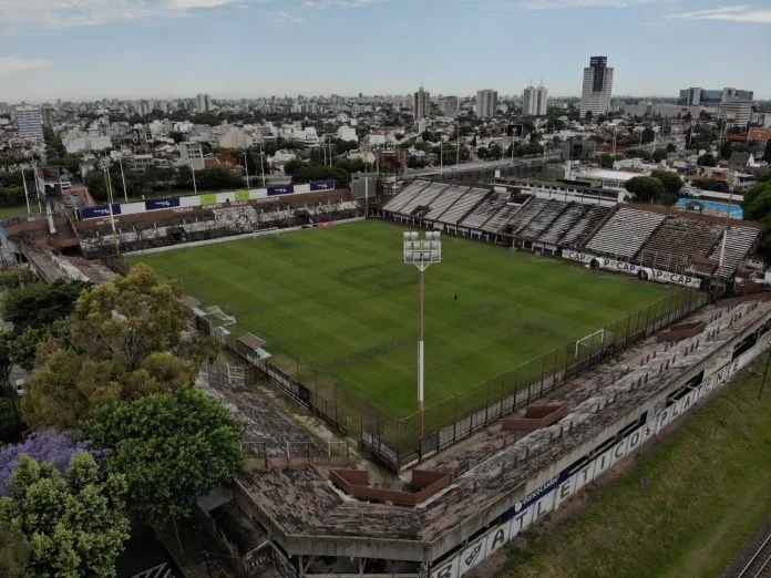 Estadio. Platense contra Santa Fe