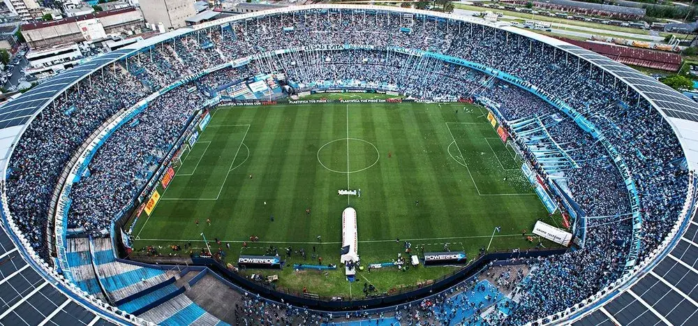 Estadio. Racing contra Independiente Petrolero