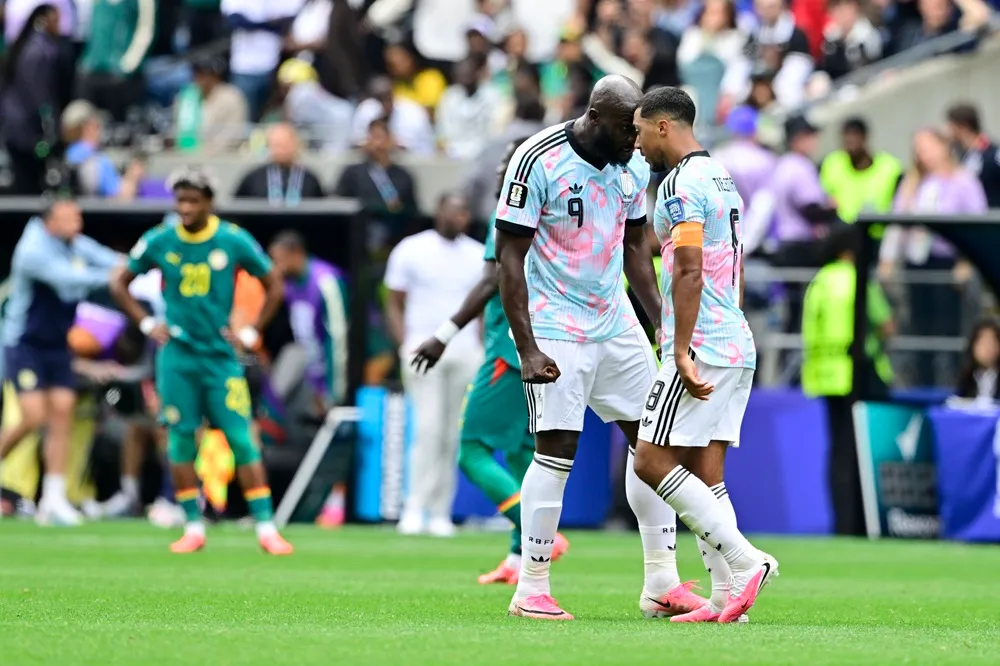 Youri Tielemans y Lukaku celebran que Bélgica avanza en el Mundial. Youri Tielemans y Lukaku celebran que Bélgica avanza en el Mundial.