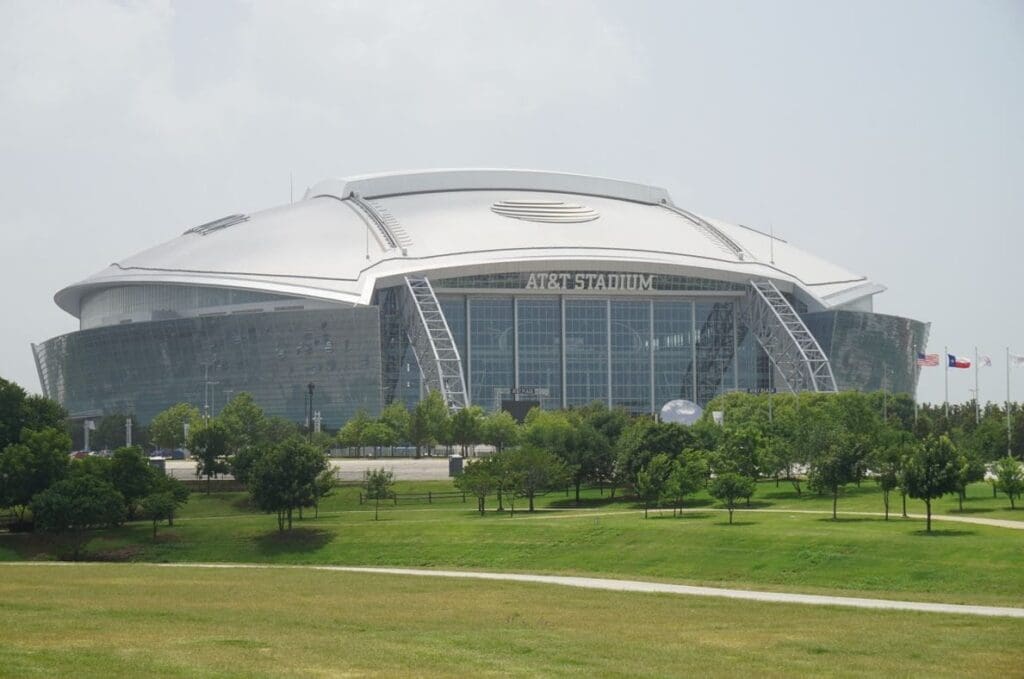 Arlington_June_2020_4_(AT&T_Stadium)-