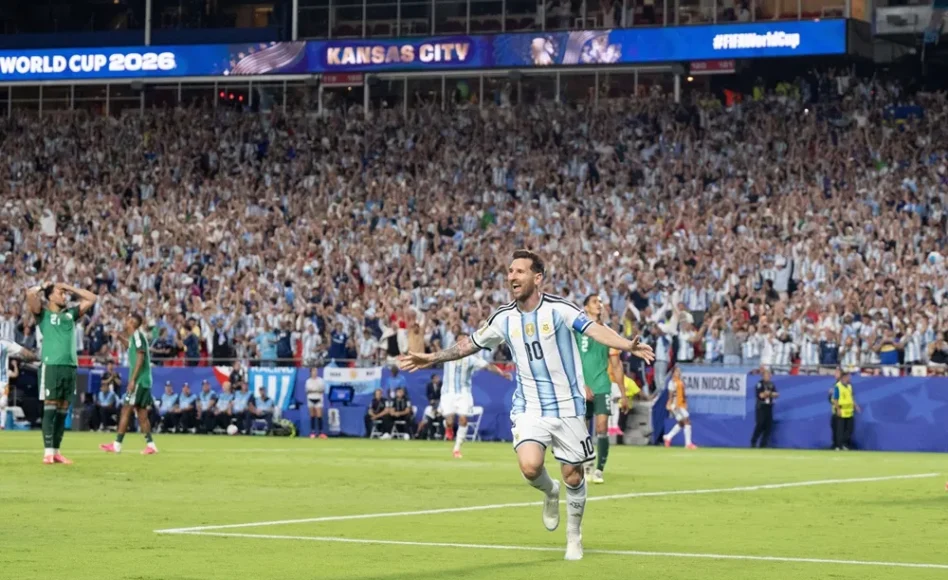 Messi igualó a Miroslav Klose con un triplete histórico