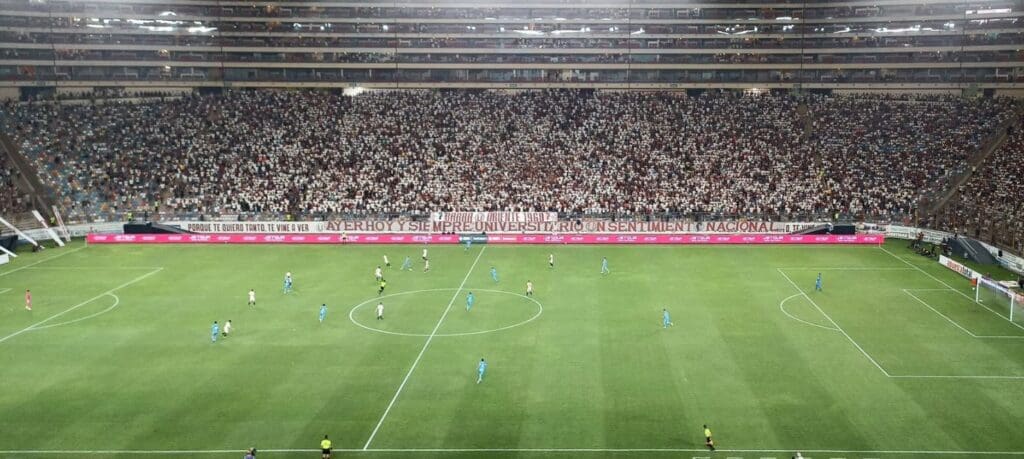 Universitario contra Nacional Montevideo se juega en el Estadio Monumental de Lima