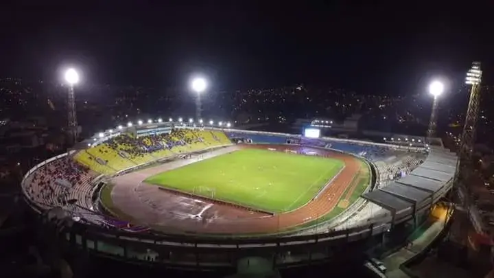 Estadio. Independiente Petrolero contra Real Potosí