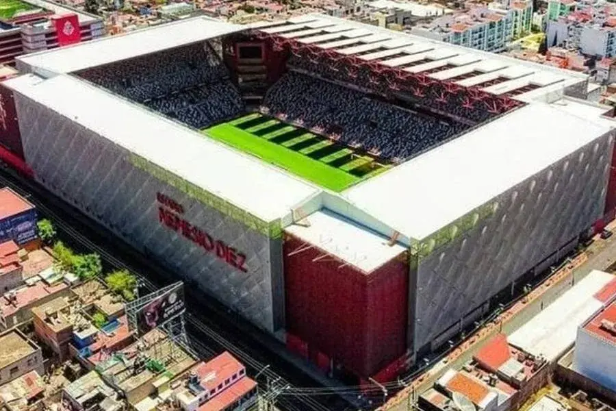 Estadio. México contra Serbia