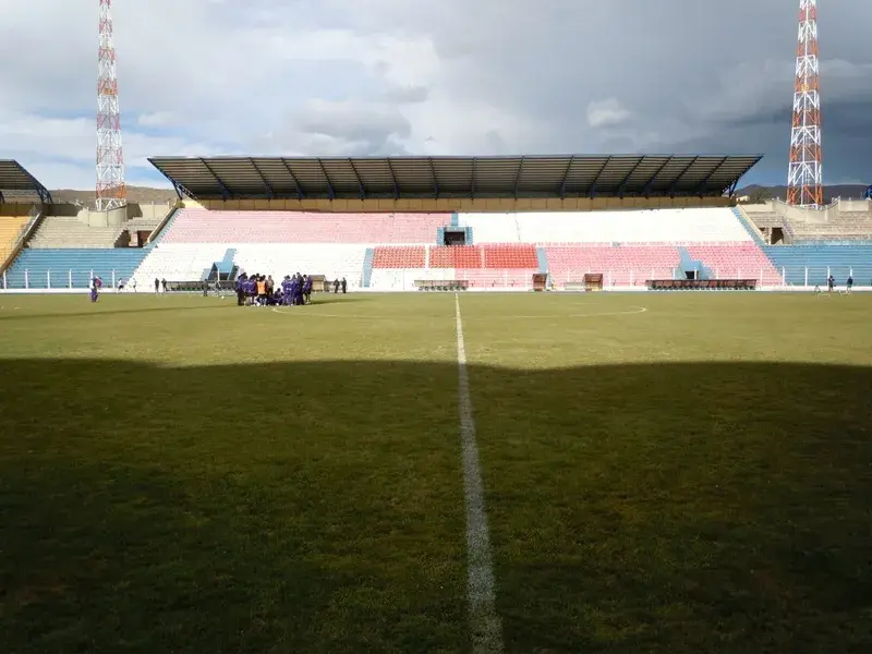 Estadio. Nacional Potosí contra Real Oruro