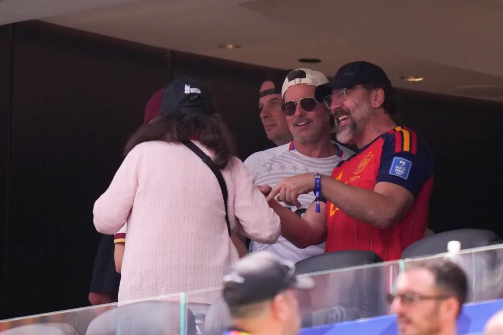 Brad Pitt y Javier Bardem disfrutan desde la tribuna el partido en que España eliminó a Bélgica en el Mundial 2026. Brad Pitt y Javier Bardem disfrutan desde la tribuna el partido en que España eliminó a Bélgica en el Mundial 2026.