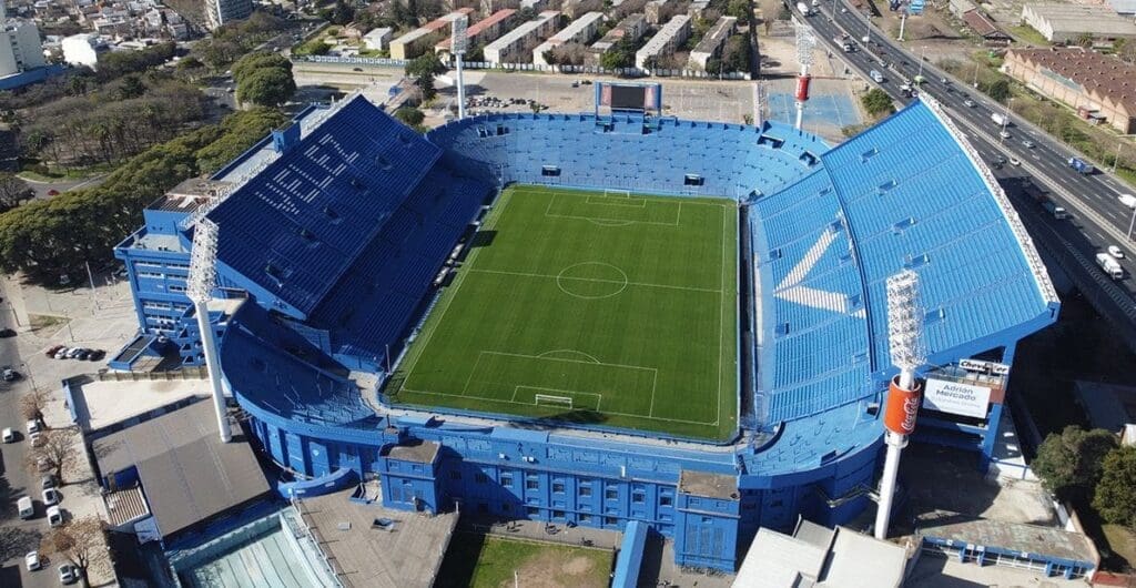 Vélez Sarsfield contra Instituto se enfrentan en el Estadio José Amalfitani