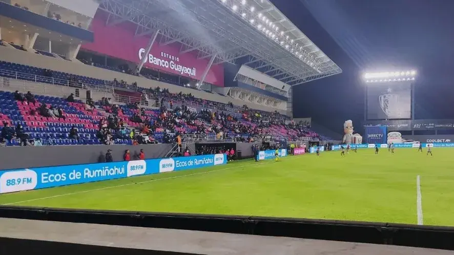 Estadio. Independiente del Valle contra Libertad