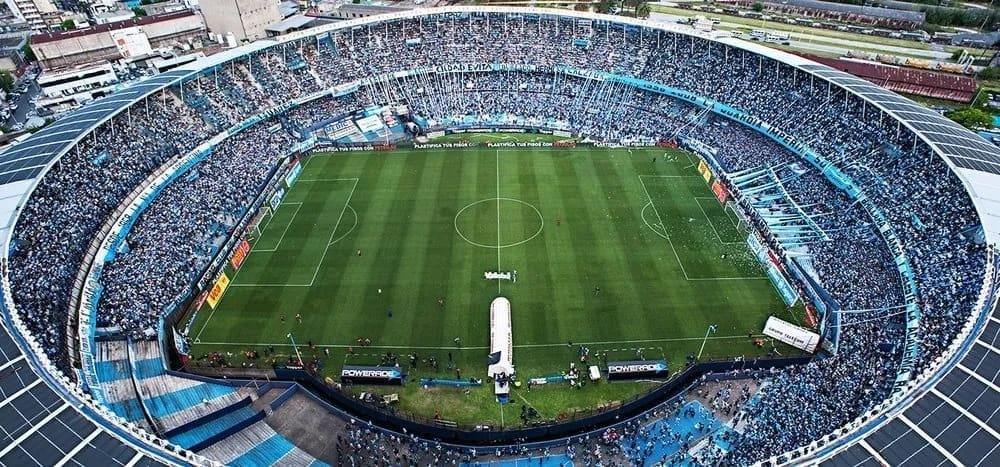 Racing contra Caracas juegan en el Juan Domingo Perón (Cilindro de Avellaneda)