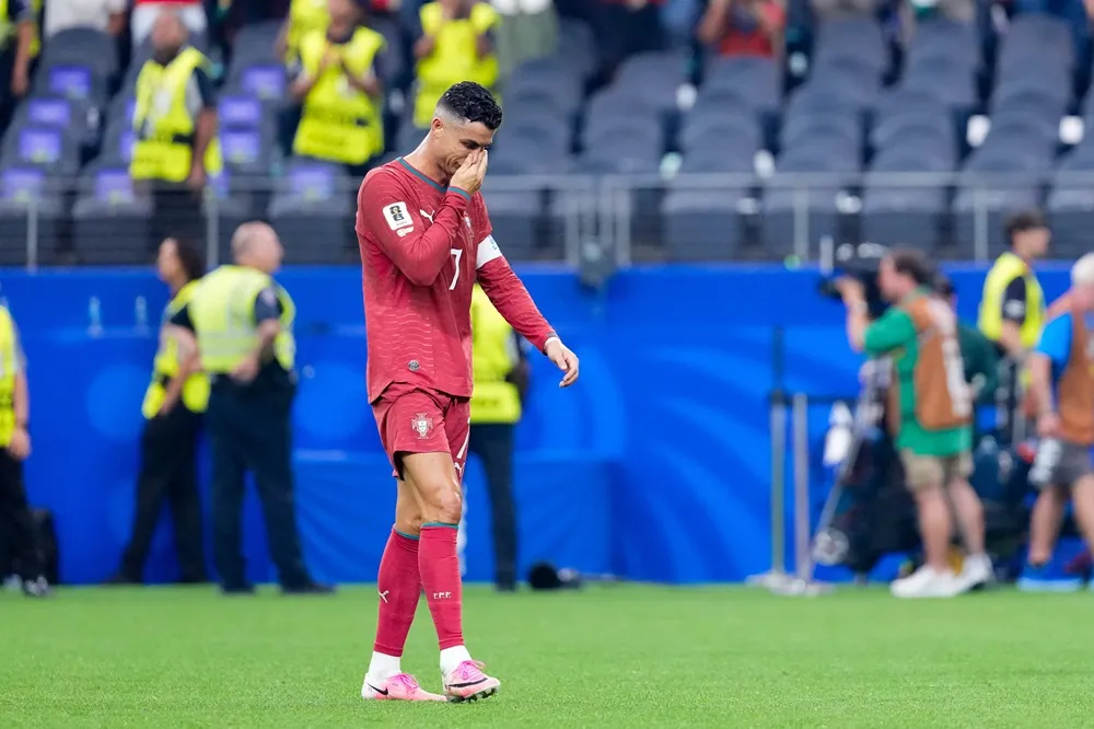 Cristiano se va del Mundial tras la derrota de Portugal ante España en octavos de final.