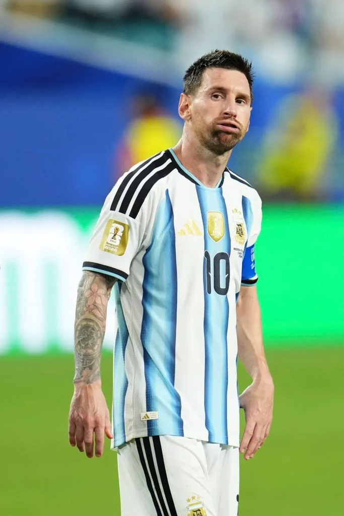 Messi agotado tras el duro partido en que Argentina eliminó a Cabo Verde y avanzó en el Mundial 2026. Messi agotado tras el duro partido en que Argentina eliminó a Cabo Verde y avanzó en el Mundial 2026.