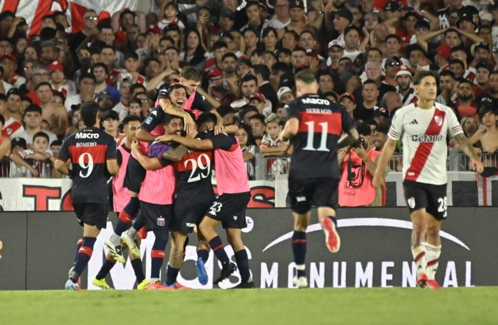 Tigre celebra goleada River Plate en el Monumental.
