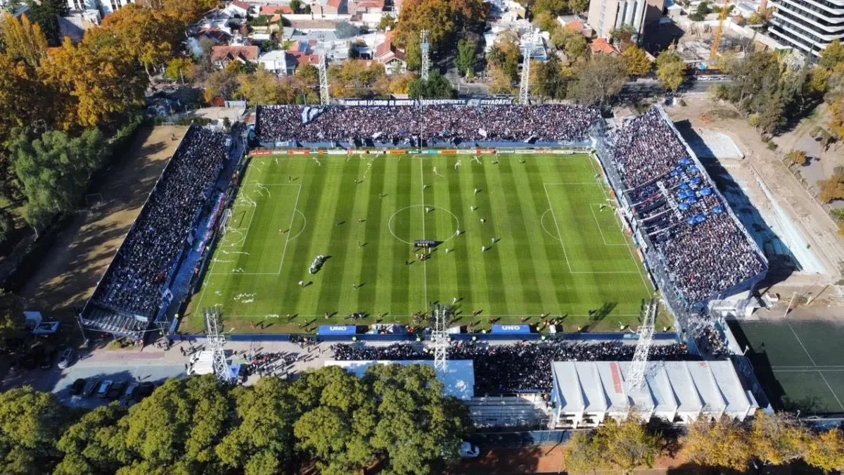 Estadio. Independiente Rivadavia contra Argentinos Juniors