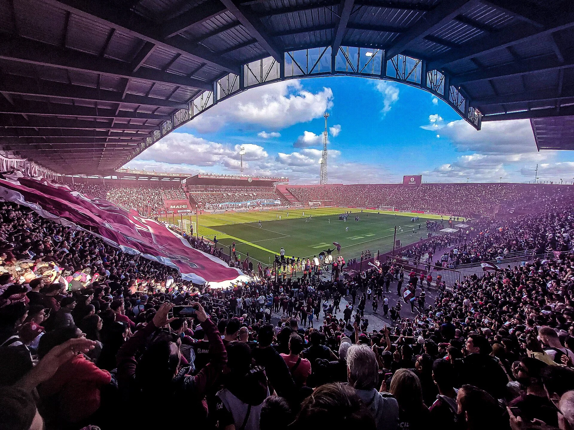 Estadio. Lanús contra Always Ready