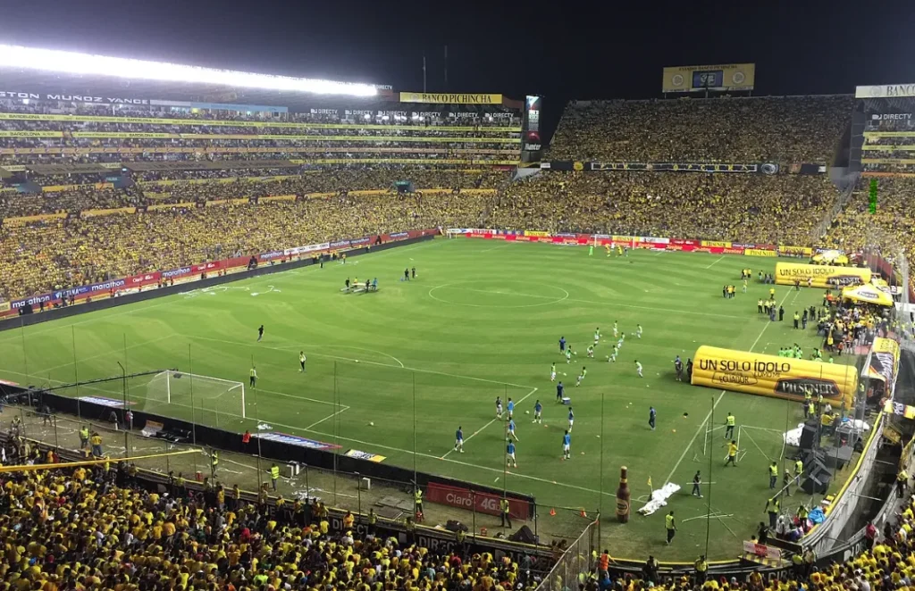 Barcelona SC contra Boca Juniors juegan en el Estadio Monumental de Guayaquil Barcelona SC contra Boca Juniors juegan en el Estadio Monumental de Guayaquil