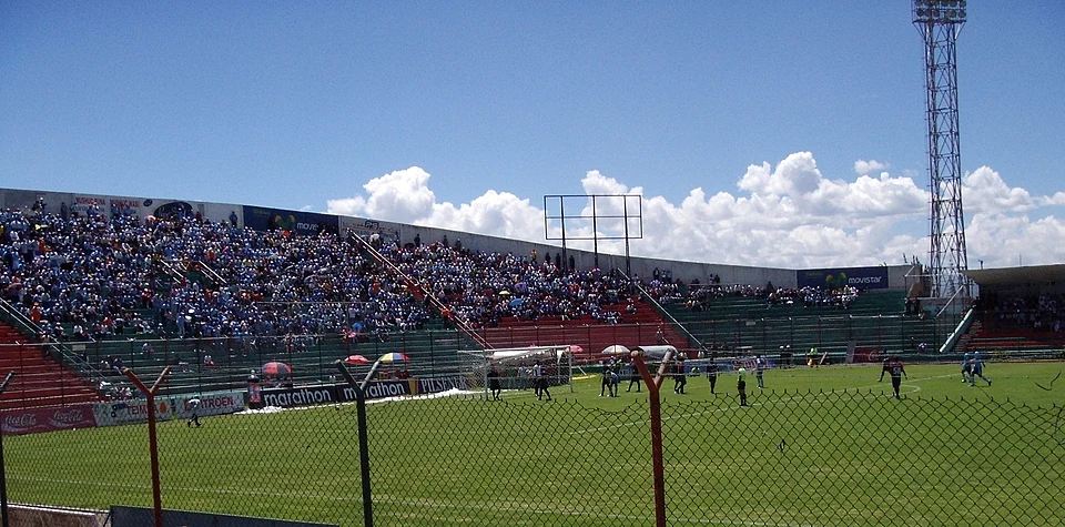 Estadio Bellavista. Técnico Universitario contra Barcelona SC
