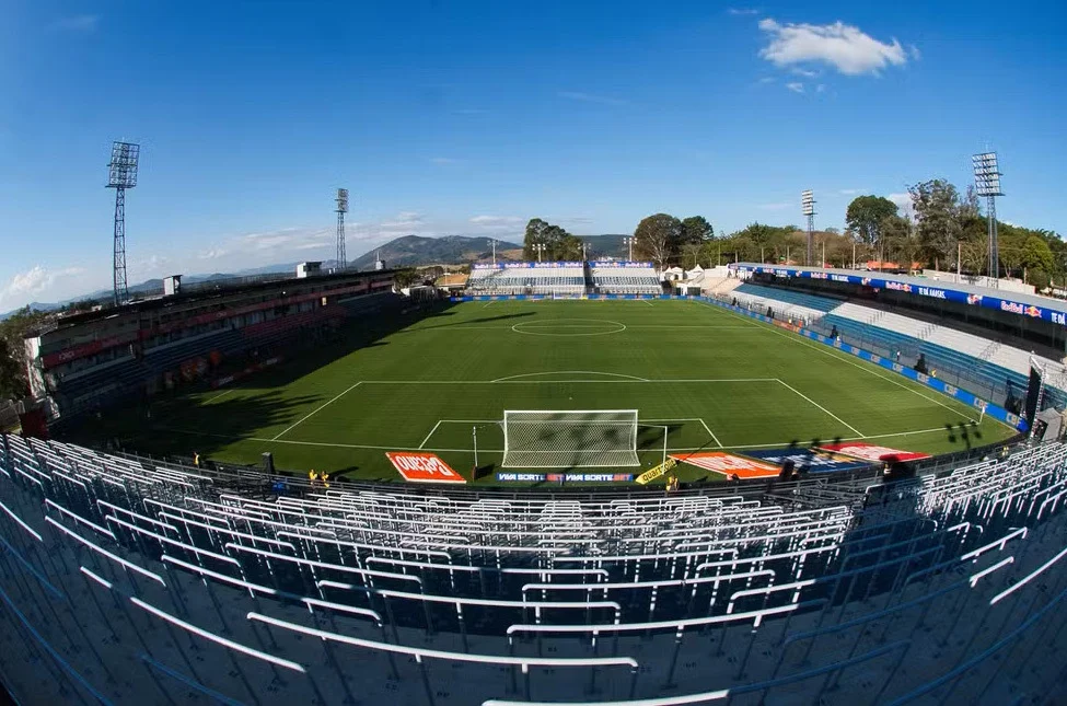 Estadio. Bragantino contra Internacional