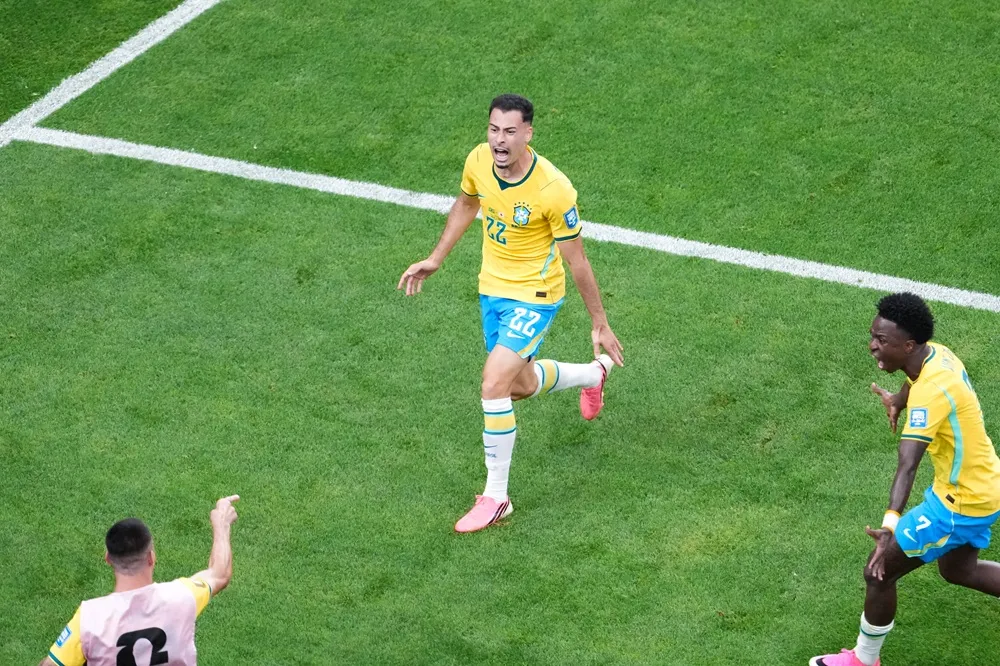 Gabriel Martinelli celebra el gol agónico de Brasil que dejó a Japón eliminado por Brasil en el Mundial 2026. Gabriel Martinelli celebra el gol agónico de Brasil que dejó a Japón eliminado por Brasil en el Mundial 2026.
