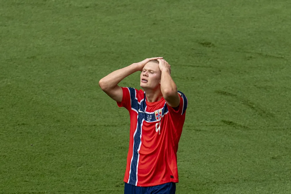 Erling Haaland se lamenta tras la derrota de Noruega ante Inglaterra en los cuartos del Mundial 2026.