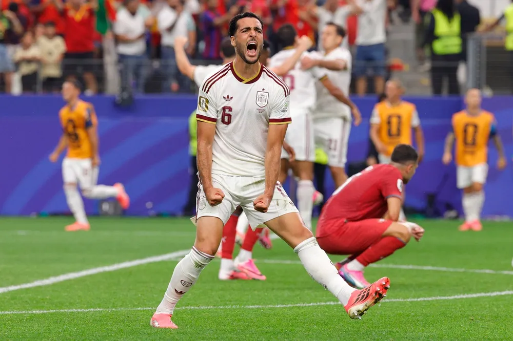Mikel Merino celebra el triunfo de España ante Portugal en la Copa Mundial de la FIFA 2026.
