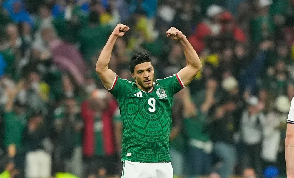 Raúl Jiménez celebra uno de los dos goles que metió México contra Inglaterra. Raúl Jiménez celebra uno de los dos goles que metió México contra Inglaterra.