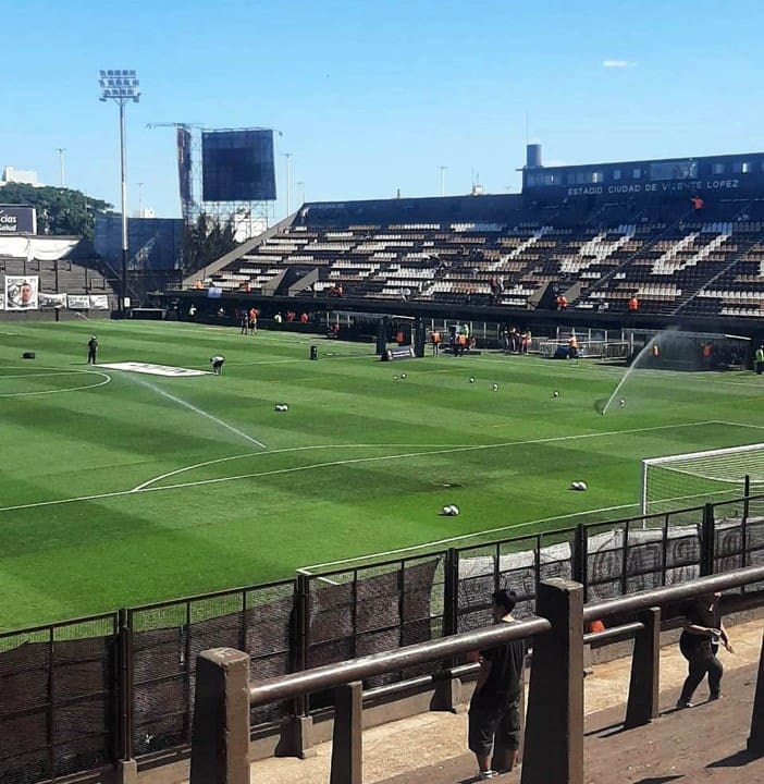 Estadio. Platense contra Vélez Sarsfield