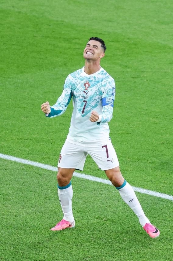 Cristiano celebra el gol de penal en el partido donde Portugal venció a Croacia y avanzó en el Mundial 2026