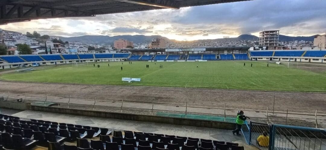 Estadio. Libertad contra Barcelona SC