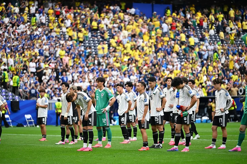 Jugadores de Japón abatidos tras quedar eliminados por Brasil en los 16avos del Mundial 2026. Jugadores de Japón abatidos tras quedar eliminados por Brasil en los 16avos del Mundial 2026.