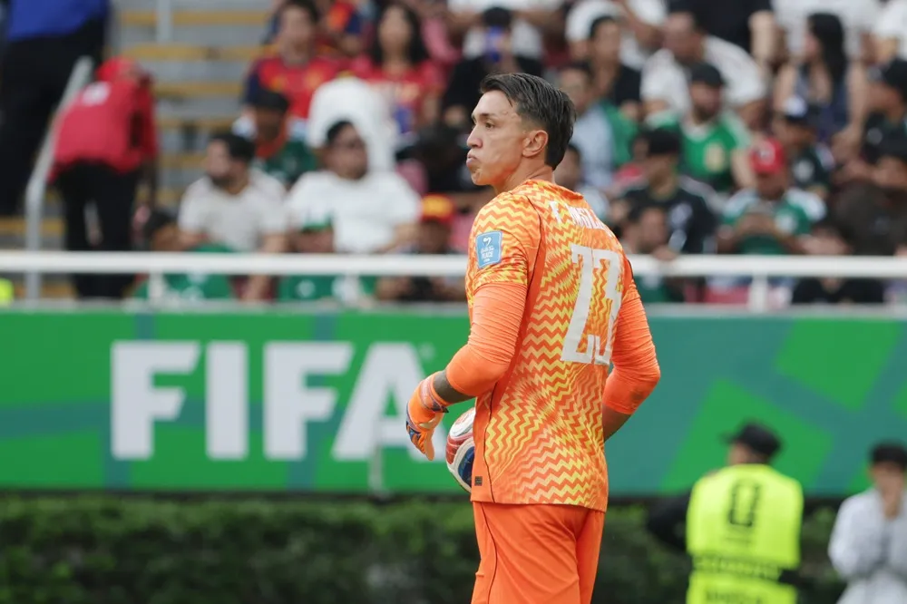 Fernando Muslera, arquero de Uruguay, tras recibir el único gol durante el partido ante España donde Uruguay quedó eliminado del Mundial 2026.