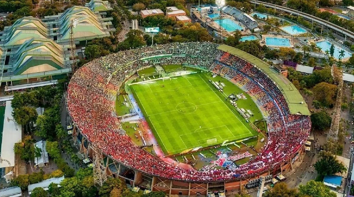 Independiente Medellín contra Caracas se enfrentan en el Estadio Atanasio Girardot.