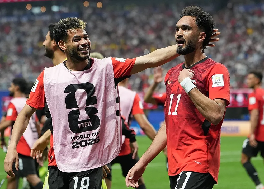Mostafa Zico celebra su gol con Egipto ante Argentina en los octavos del Mundial 2026.